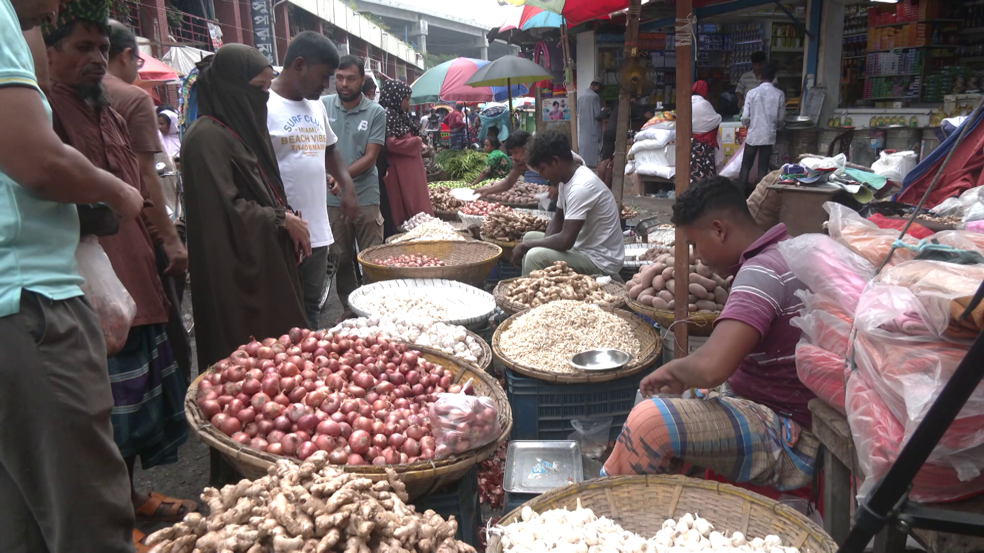 আলু-পেঁয়াজের দর কমলেও অন্যান্য সবজিতে দাম বৃদ্ধি