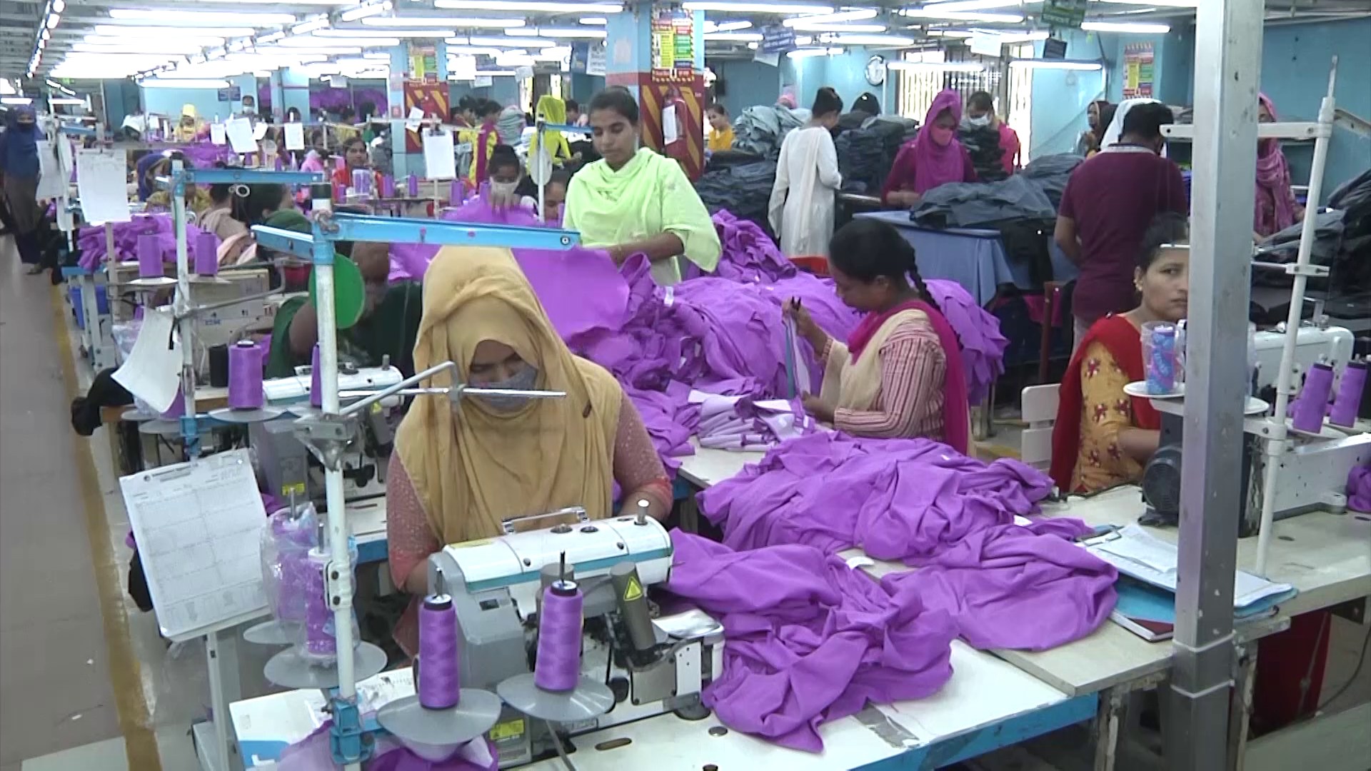 শুল্ক বাধার মধ্যেই মার্কিন বাজারে পোশাক রফতানি বেড়েছে